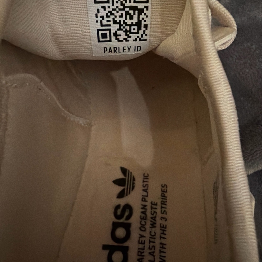 Adidas Off-White Sneakers - Picture 4 of 11